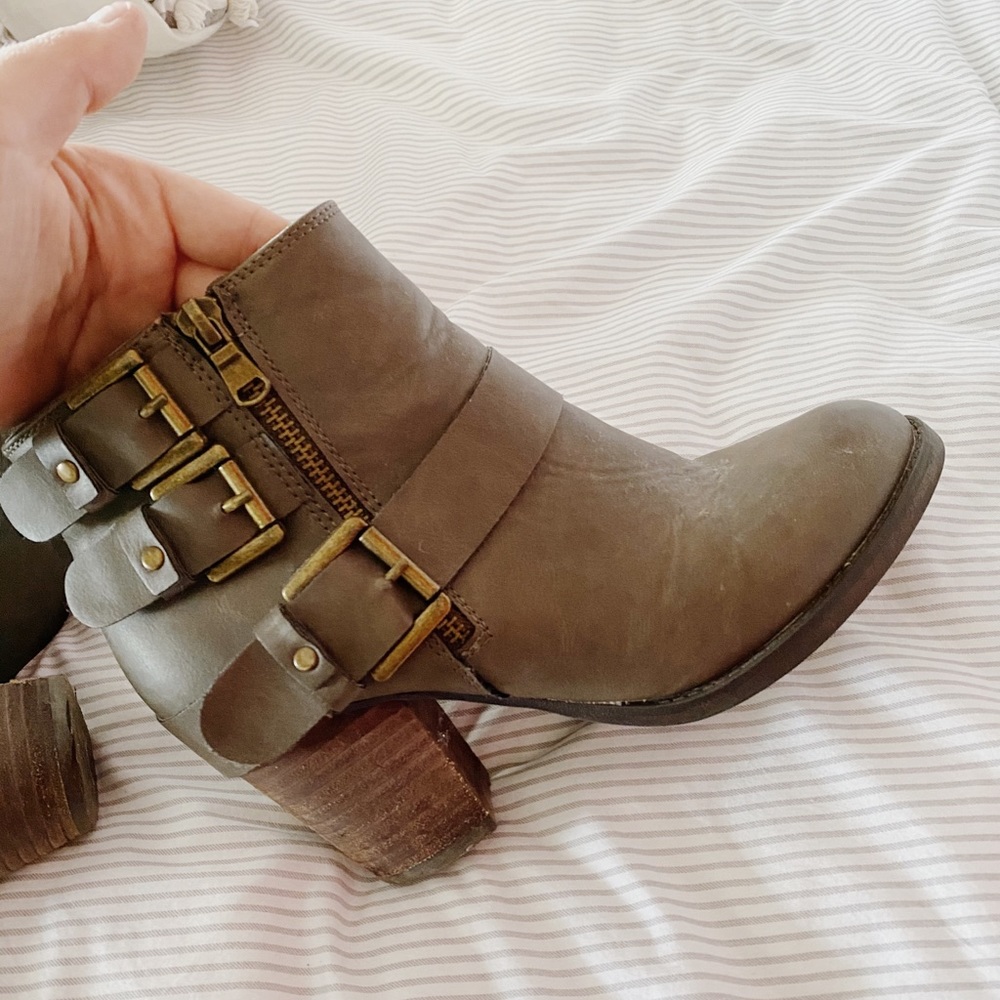 Grey Buckle Wedges